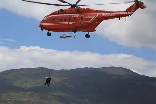 梦境翱翔，直升机降落他人屋顶的寓意与解析