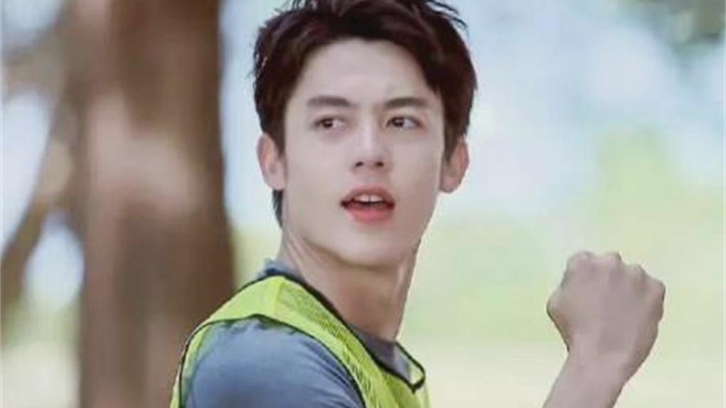 戒指|泰娱BG之光Mark荣升视帝，不忘感谢未婚妻Kim，并分享婚礼进度