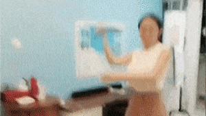 “千万不要穿瑜伽裤和男友去爬山，你知道这是为什么？”哈哈哈尴尬了