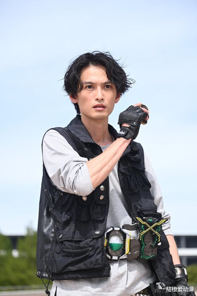 假面骑士欧兹|巴斯x诞生的外传公开，欧兹的变身竟然不是ankh，而是女主比奈！