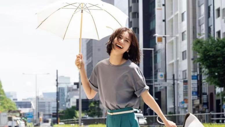 穿衣搭配|夏天的“清凉色调”火了！3种色系、多套穿搭，太适合办公室了