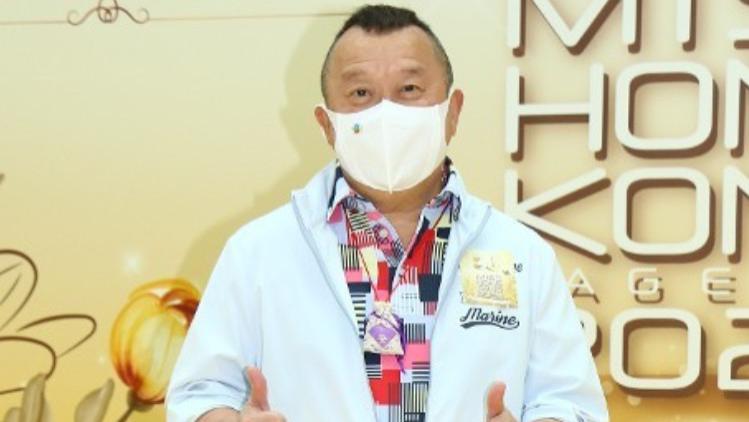 香港小姐|2022年港姐招募！曾志伟率领历届佳丽现身，上届冠军穿短裙秀身材