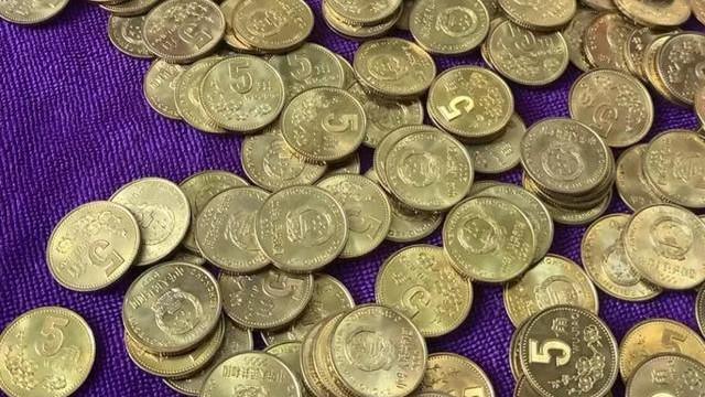 翡翠|有人花5块钱一枚，收购梅花五角，这个价格可行吗？