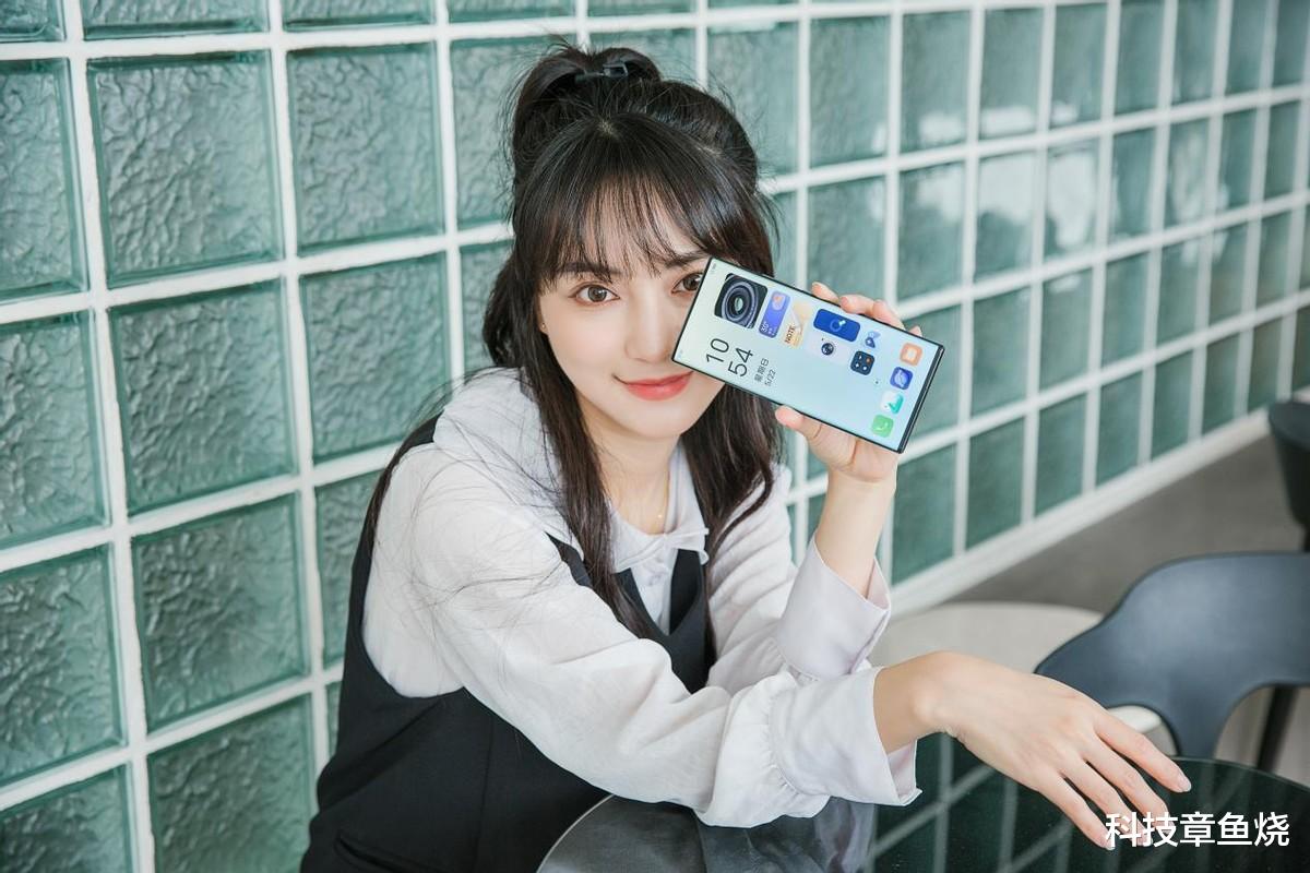 固态硬盘|目光移不开啊!妹子与中兴Axon 40 Ultra我都喜欢