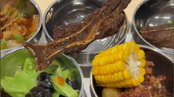 豆腐|国企食堂的午餐都吃什么？小伙一顿饭吃8碗，各种肉菜汤惹网友馋