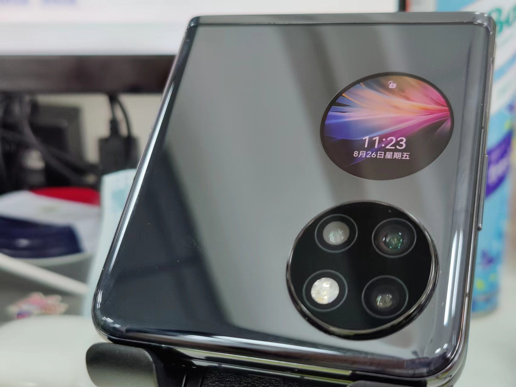 折叠屏|有点纠结于折叠屏还是直屏了，想入手试试，但主力机还是直屏吧