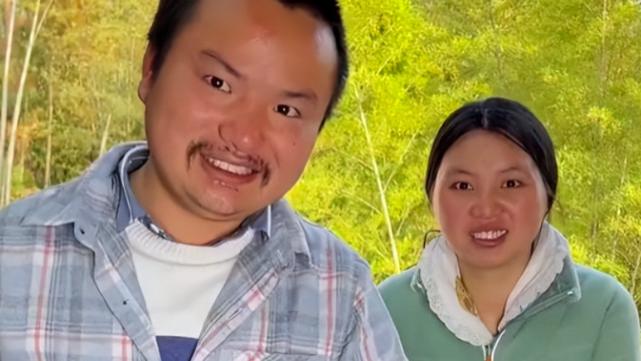 |小春花直播认错！爆料小孩“脑瘫”内幕，网友：错得理直气壮