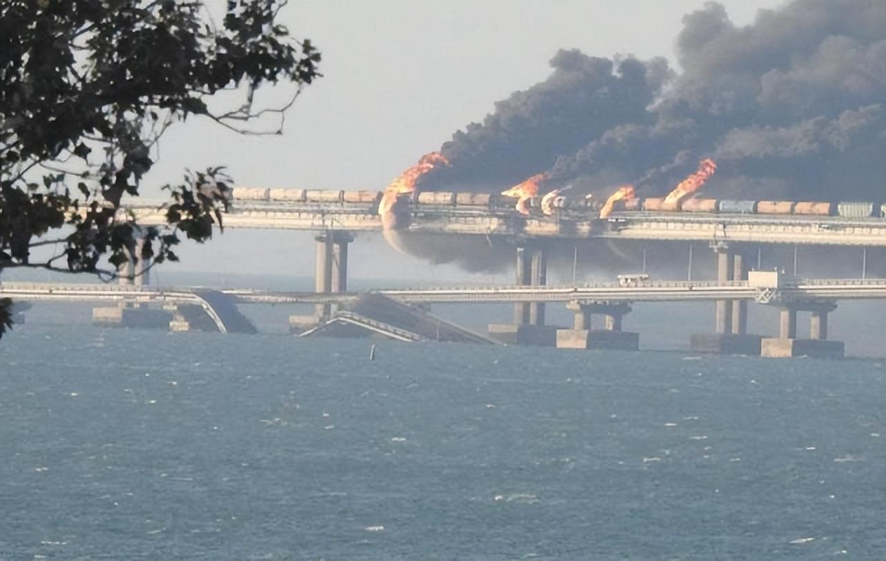 近日，乌克兰方面炸毁了刻赤大桥