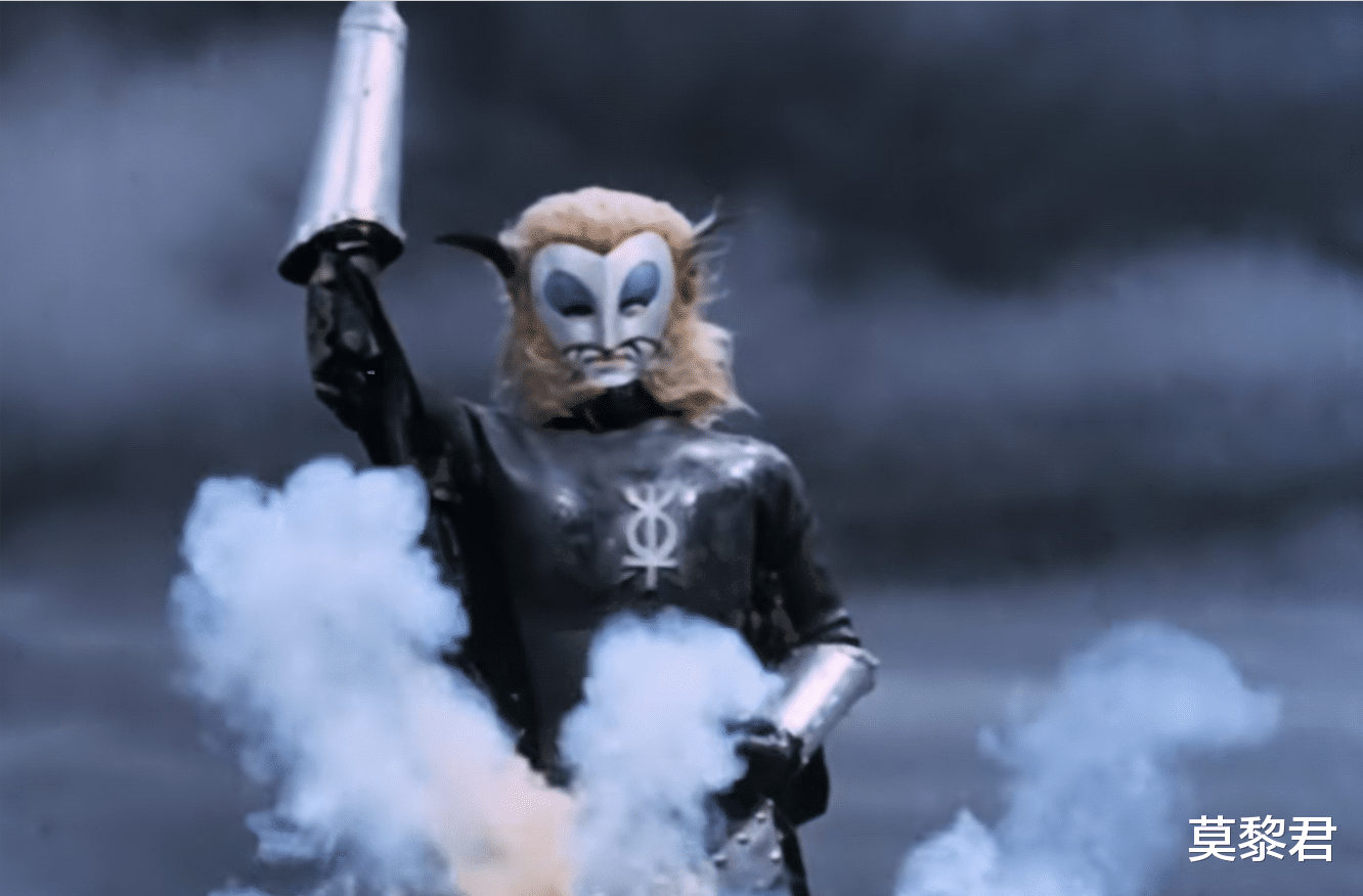 雷欧|幼稚的雷欧:凤源踢坏了小石块,就认为自己练成飞踢了!