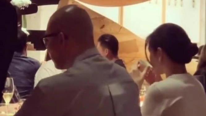 汪小菲|大S具俊晔饭局照片曝光，小S也在场，前夫汪小菲深夜直播求打赏？