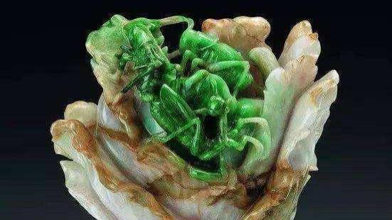 翡翠|国宝“冻白菜”太逼真，媲美台北故宫镇馆之宝，发现时被当坏白菜