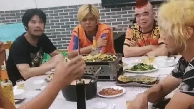 吴磊|南宁罗志祥和众网红，齐聚周某人烤肉串店，准备成立人气组合