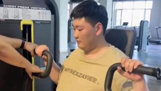 美容 大衣哥儿子小伟现身减肥训练营刻苦瘦身，竟然是因为这个