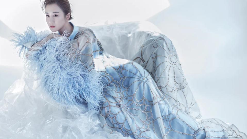 李依晓|她因两只狗毁容，被曝沉迷整容不可自拔，如今已经沦落为路人甲，网友大呼惋惜