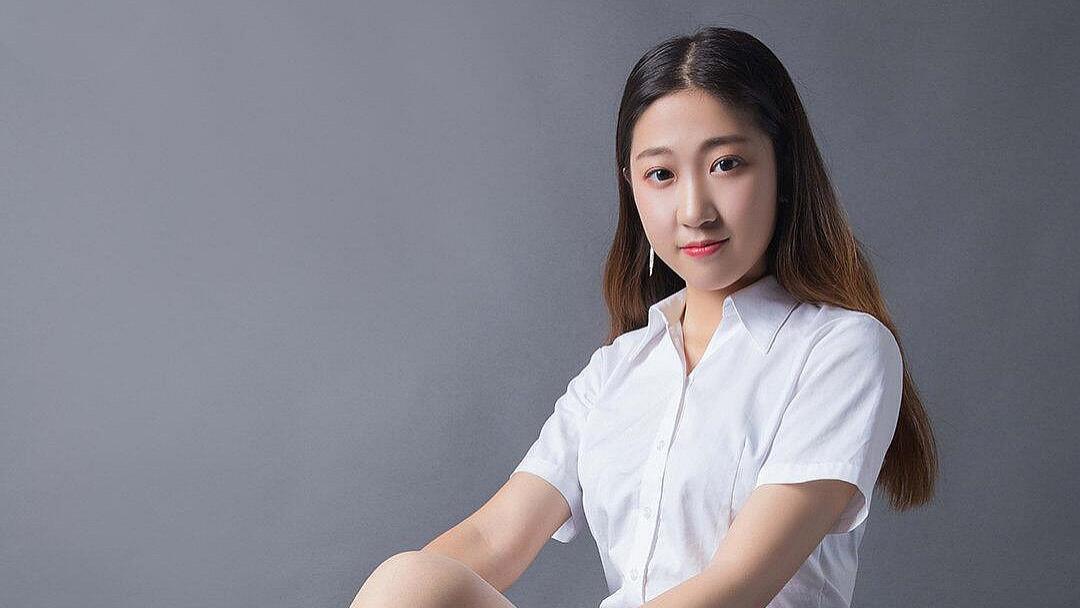 南昌|职场穿搭：白衬衣搭配包臀裙，你觉得怎么样？