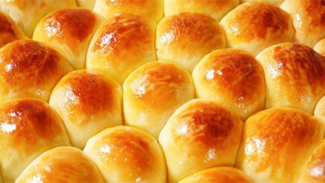 面包|教你一个面粉新吃法，比馒头简单，比面包香软，出锅后全家抢着吃