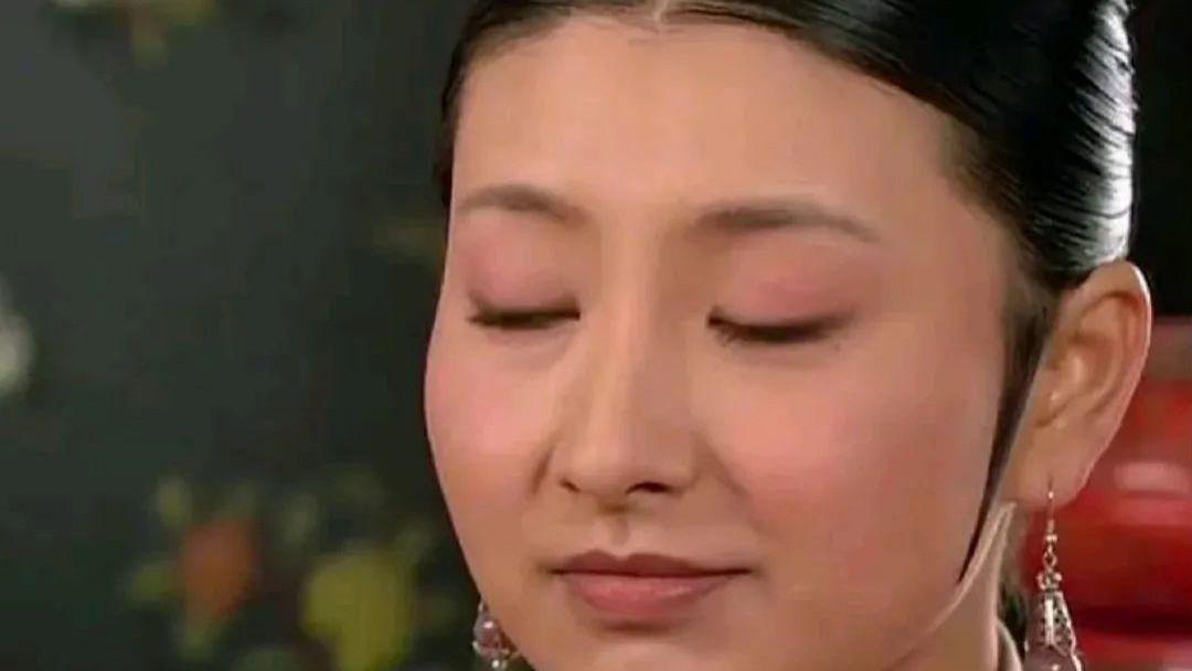 尚雯婕|靠吸旗下艺人的血赚钱，她才是内娱最大女魔头！