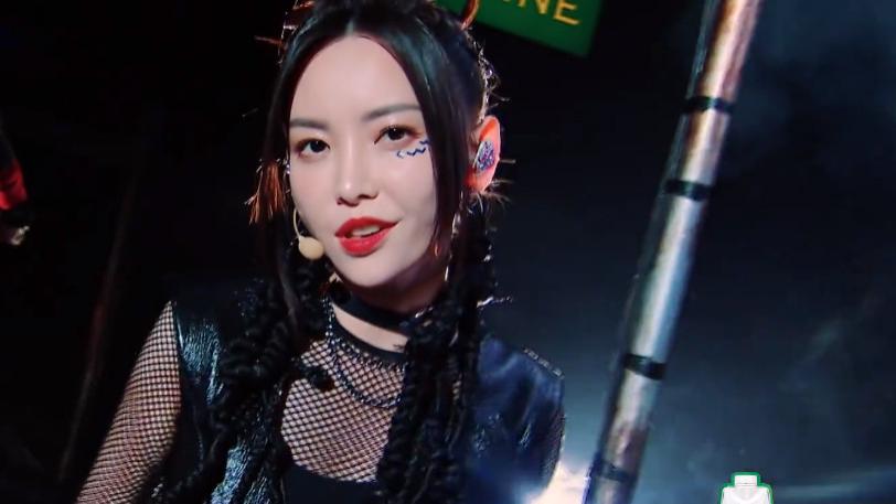 姐姐|《乘风破浪》二公上线，观众评价“刀刀见血”，美女穿丑衣？