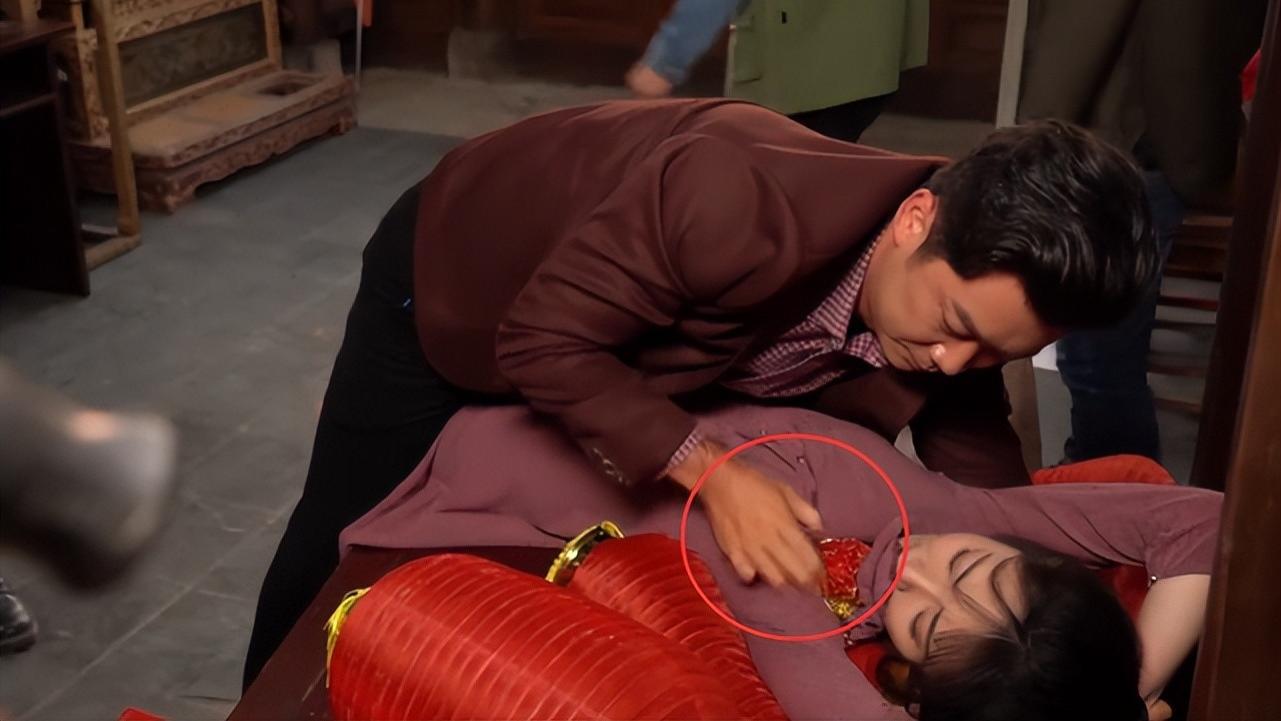 赵丽颖|赵丽颖《幸福到万家》婚闹片段惹争议！网友直呼：侮辱女性