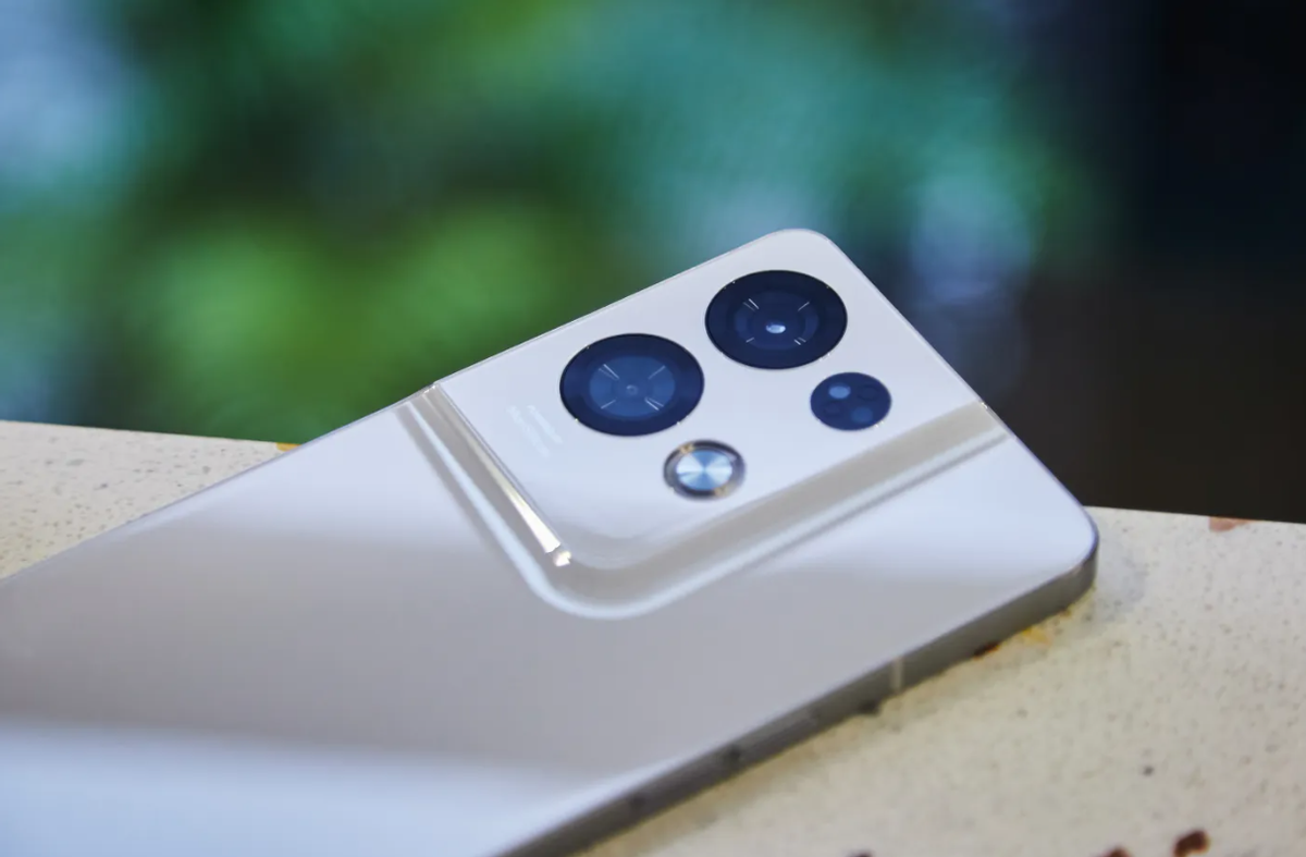 oppo reno|主打外观高颜值,天玑8100+独立NPU+80W快充,双芯旗舰更亲民