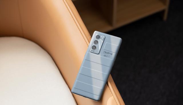 realme|realme“超车”,骁龙8+新机官宣,或将截胡小米首发