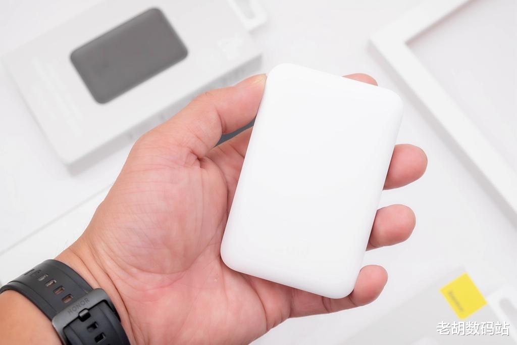 充电宝|专为iPhone12/13设计,20W快充,倍思磁吸充电宝体验