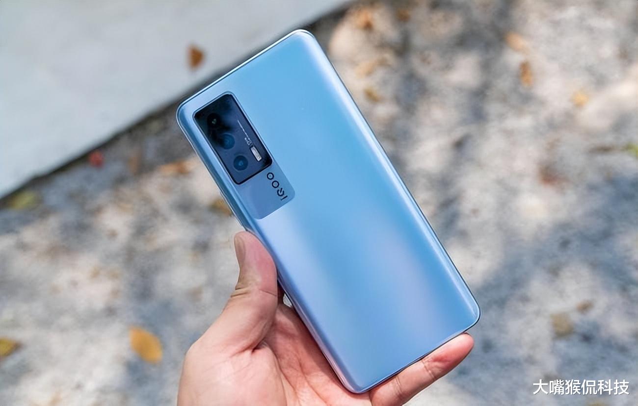 iqoo|12G+256G+OIS防抖，高配版本降到两千出头，性价比确实很可以