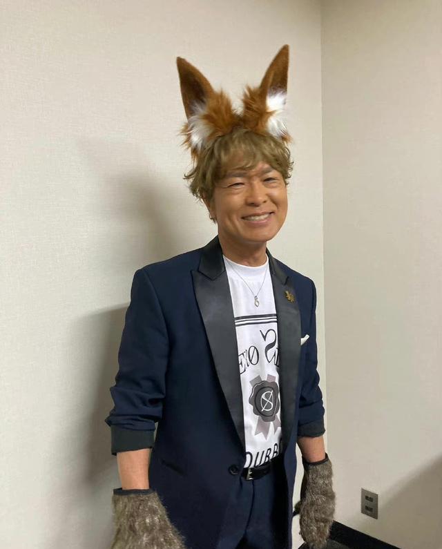 名侦探柯南|名侦探柯南：声优们出席M25舞台纪念，古谷彻cos狼人，山崎扮白猫