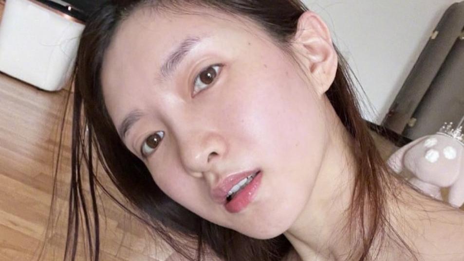 江疏影|江疏影大方晒素颜健身照，皮肤紧致毫无瑕疵，脸充血红彤彤的！