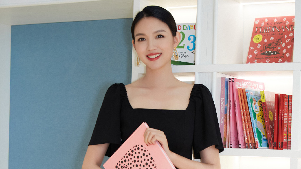 张梓琳|世界小姐不白叫，张梓琳穿小黑裙众明星里脱颖而出，产后曲线变更好