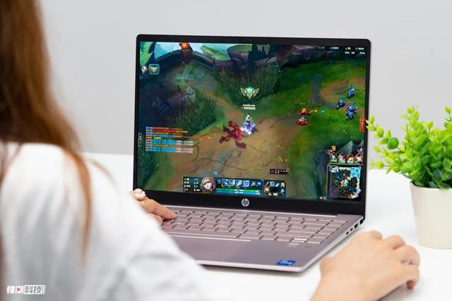 OLED|这样一台,出得了厅堂下得了厨房的本本,试问谁不爱呢