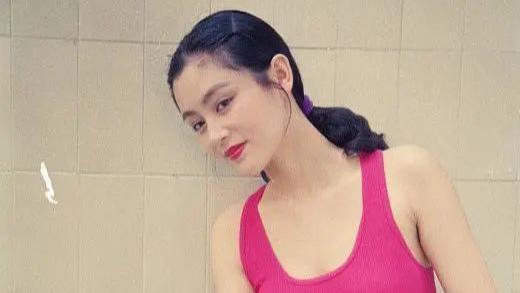 陈红|陈红青涩旧照曝光，身材纤瘦满脸胶原蛋白