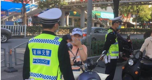 限速15公里/小时！电动车迎来2条新的限制措施！车主：有些过分