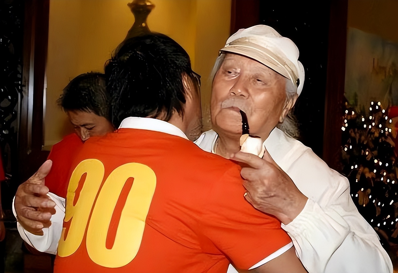 刚开始房道龙还打算在家附近做个生意，重新开始。但不久后，他就发现之