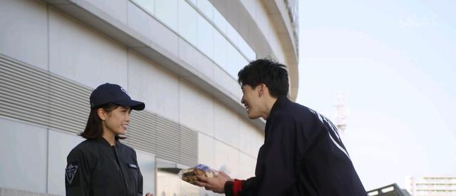 直男|戴卡：明日见奏大直男行为非常可爱，如此离谱的情商已成世界名梗