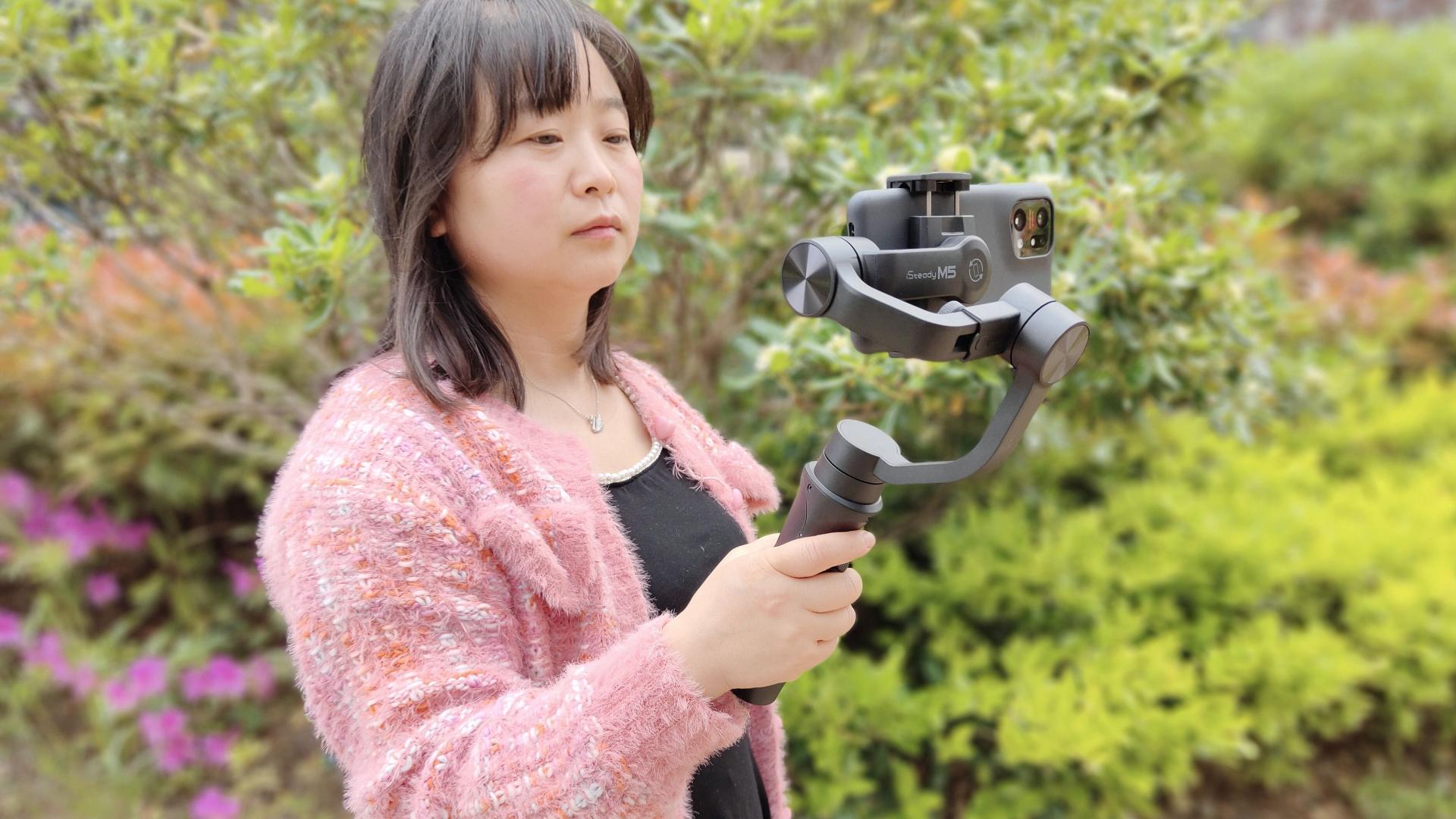 应用商店|单手操作，一键盗梦空间，三轴更稳定，浩瀚M5手机稳定器体验