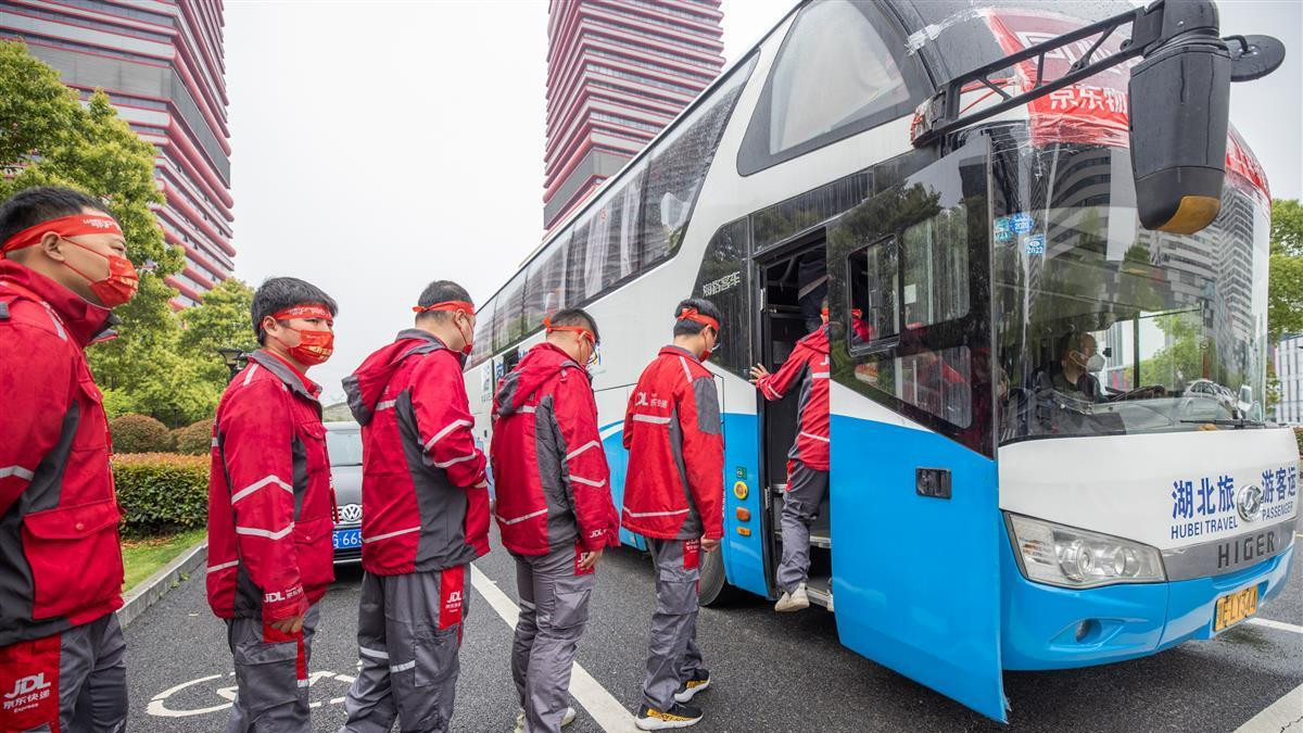 上海市|16号新闻联播，京东物流公司大量招募，并调动三千多名京东快递员支援上海