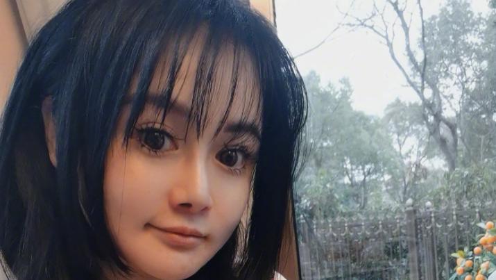 冉莹颖|拳王娇妻冉莹颖给小儿子庆生，脸蛋又变样了，被吐槽像个乳胶娃娃