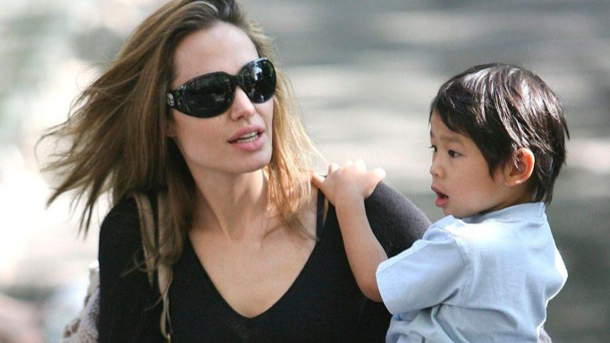 安吉丽娜·朱莉|安吉丽娜朱莉领养越南小男孩视如己出，18岁变身型男直接出道都OK