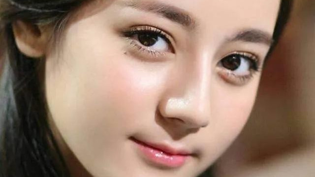 |?同样是“女生男相”，把迪丽热巴和蒋璐霞放在一起，区别就出来了