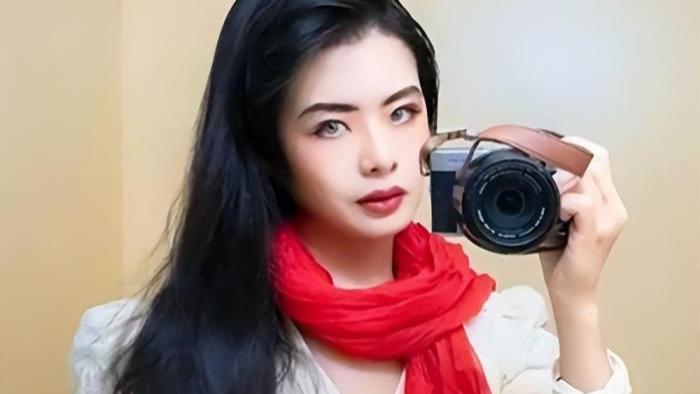 许可馨|“恨国女”许可馨又蹦出来了，网友曝料已经回国，本尊回应：是的