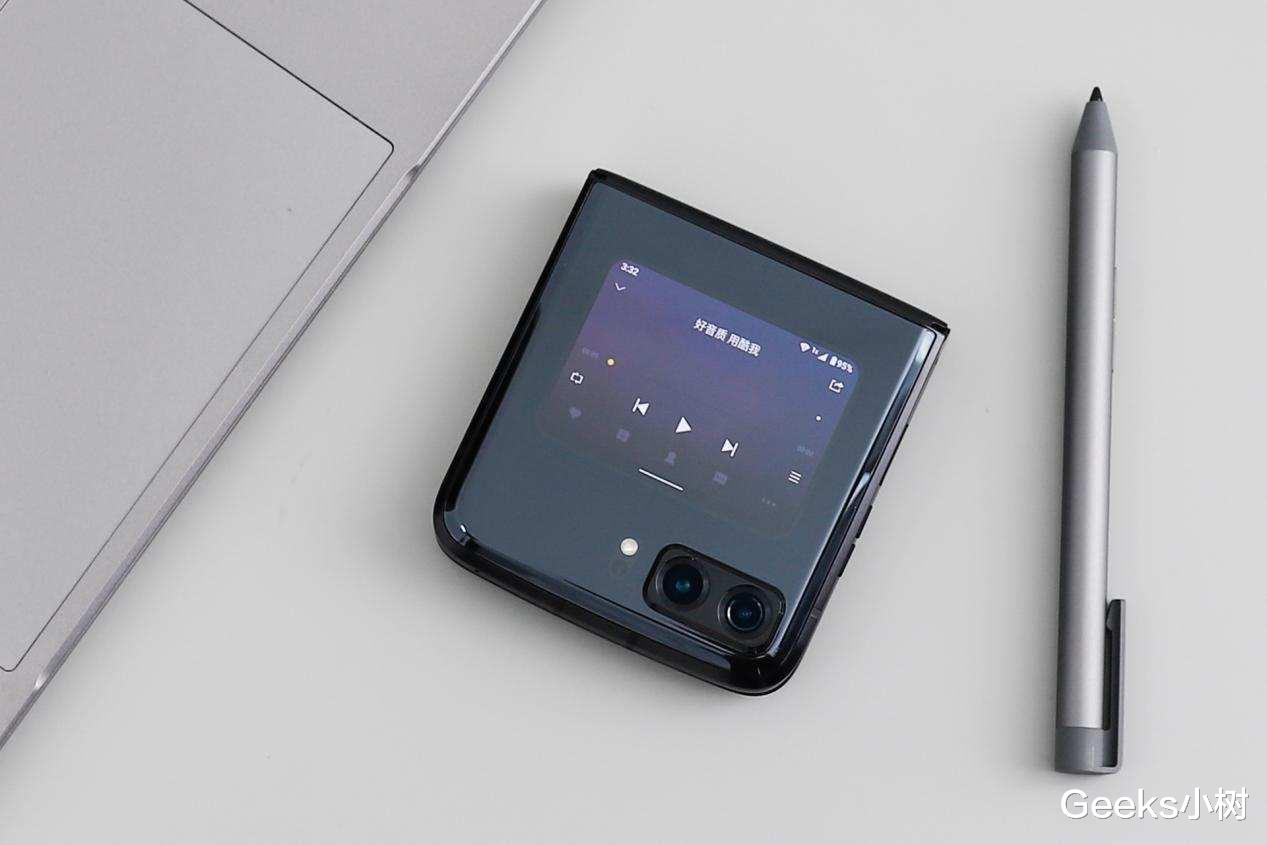 摩托罗拉|moto razr 2022折叠屏手机好用不?体验数周,这几点有必要告诉你