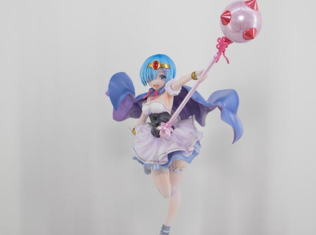 手办|Re0:异世界蕾姆手办官图公开手持粉色大锤恶评较多的套娃勇者