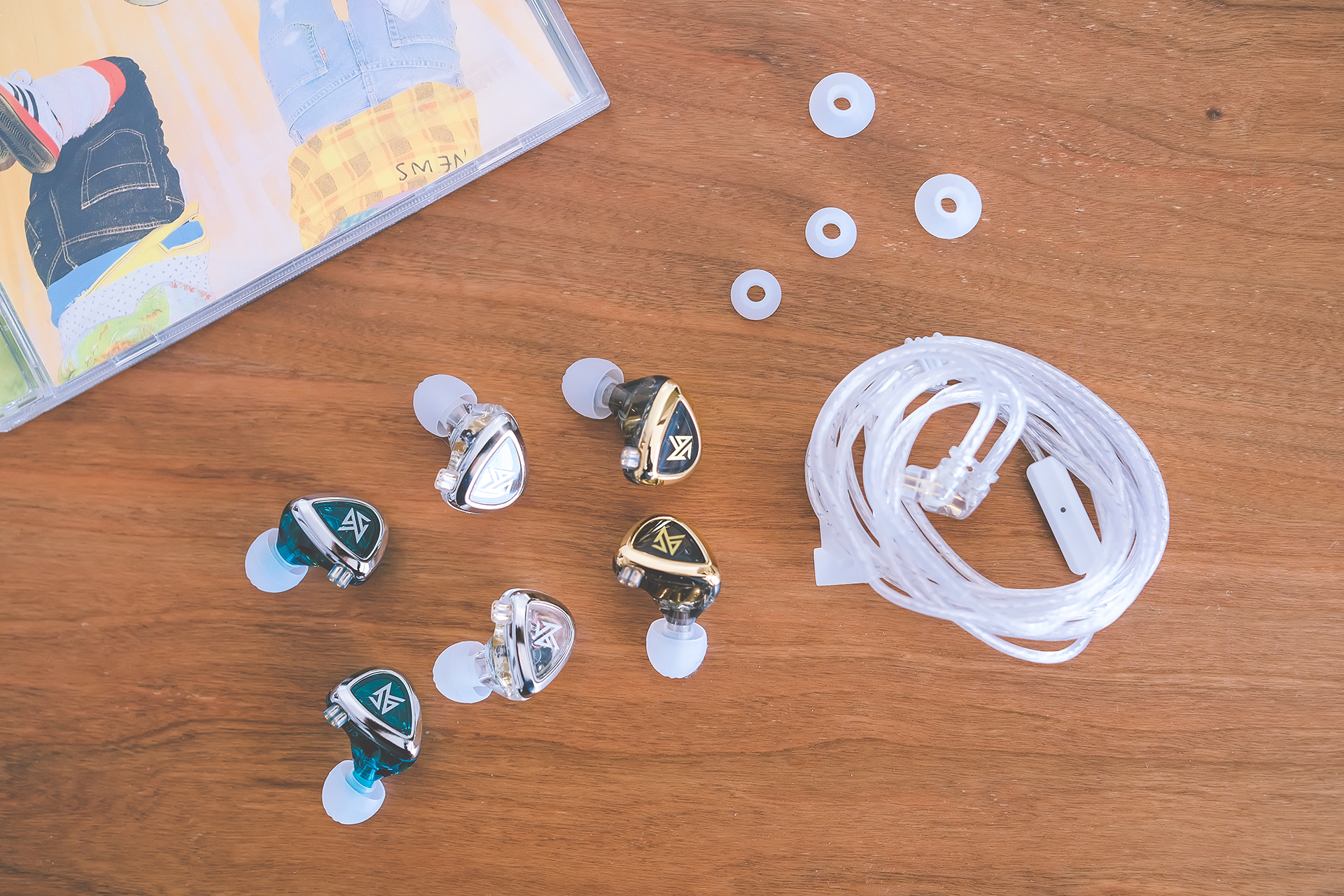 耳機|HiFi圈內(nèi)卷到啥程度了？168元的耳機，買一送三還帶麥克風(fēng)，服了