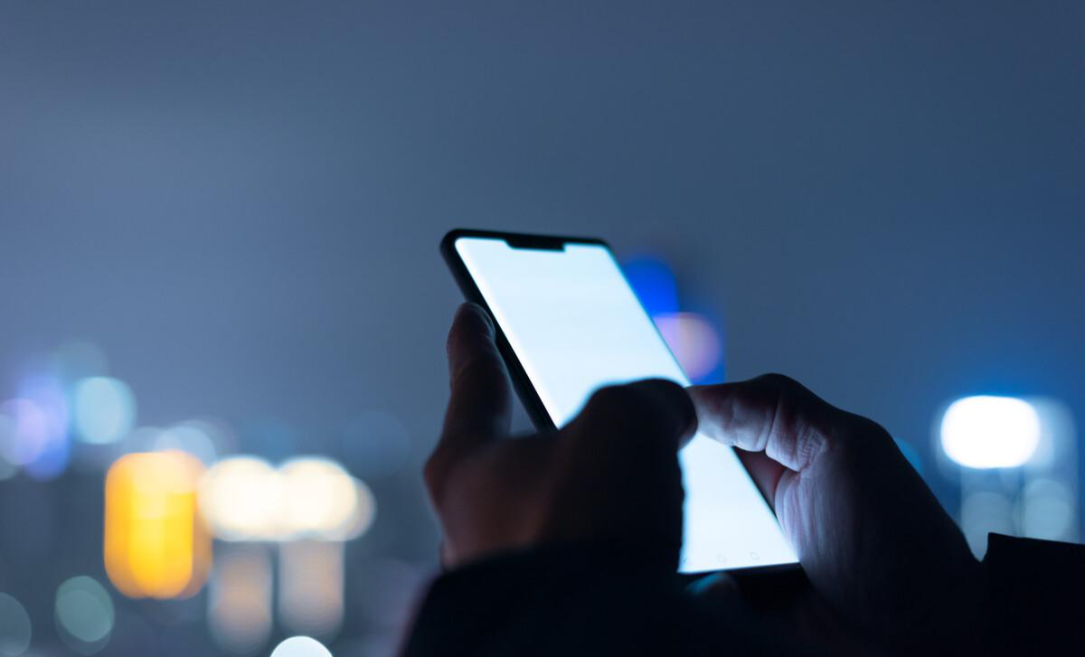 国产手机|国产手机销量跌回7年前，它们太贪了！