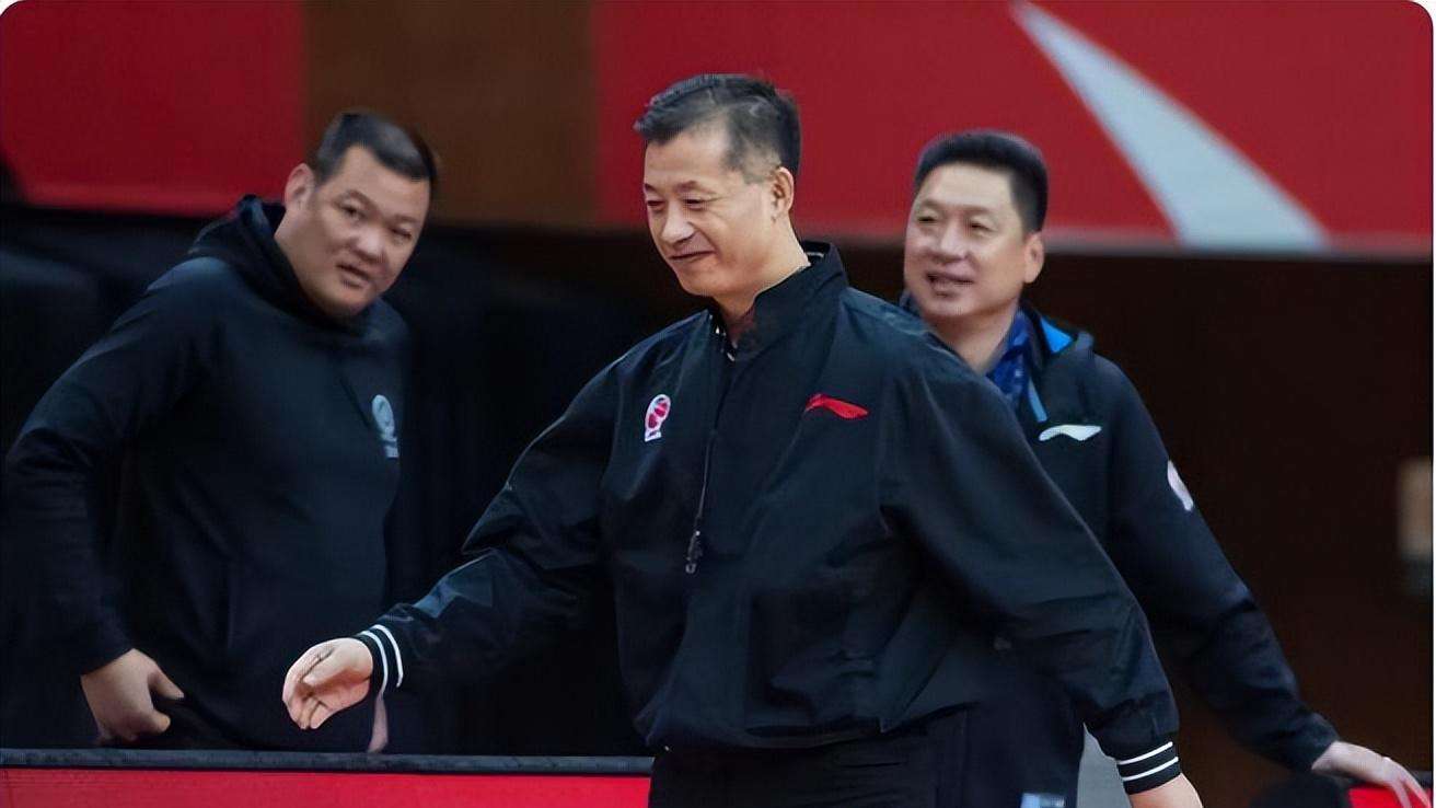 姚明|大快人心！39号裁判杨宏峰下课，姚明痛下狠手，球迷们终于等到