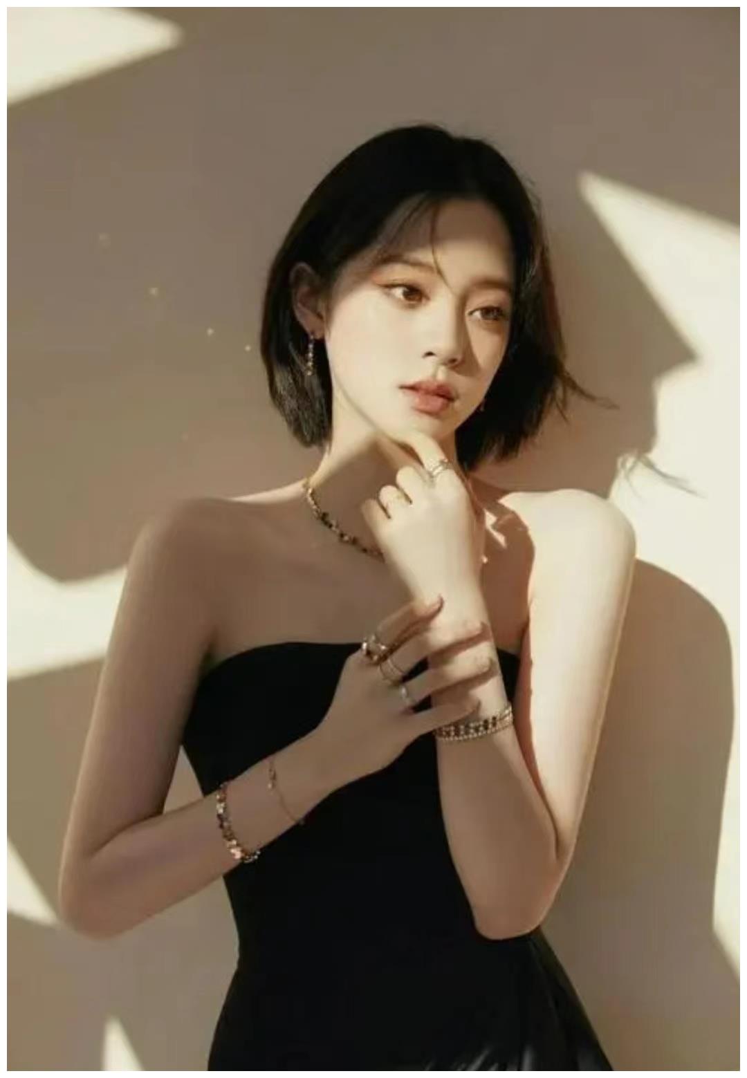 欧阳娜娜同款随身小物，均价百元，＠你姐妹一起看吧