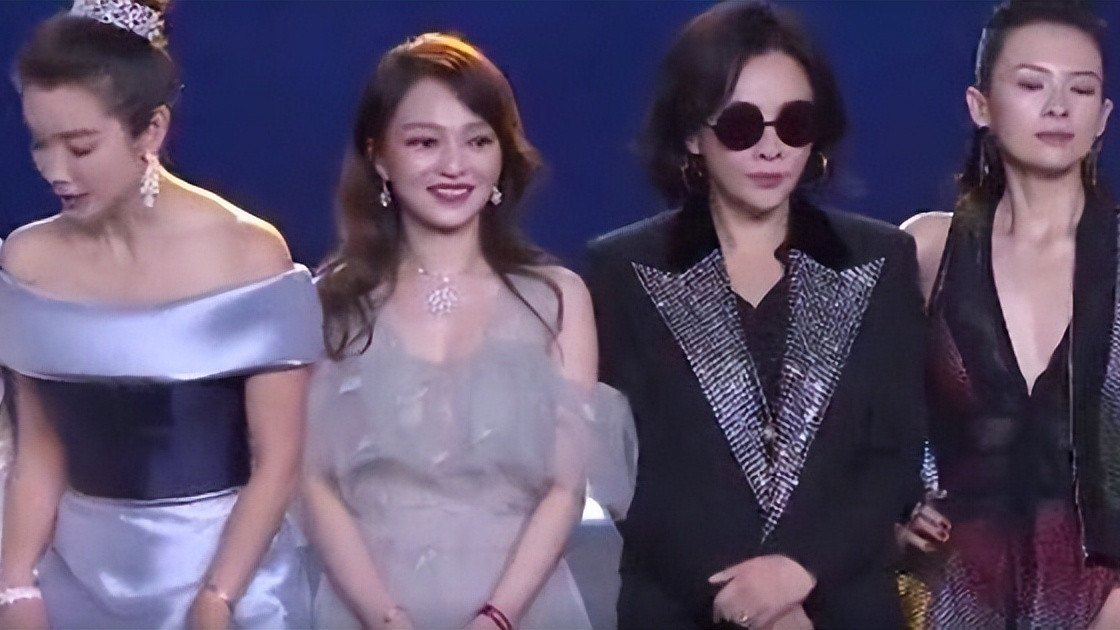 李佳航|最傻女星彭小苒：被评为“最像朱茵的紫霞”，却为陌生人自断前途