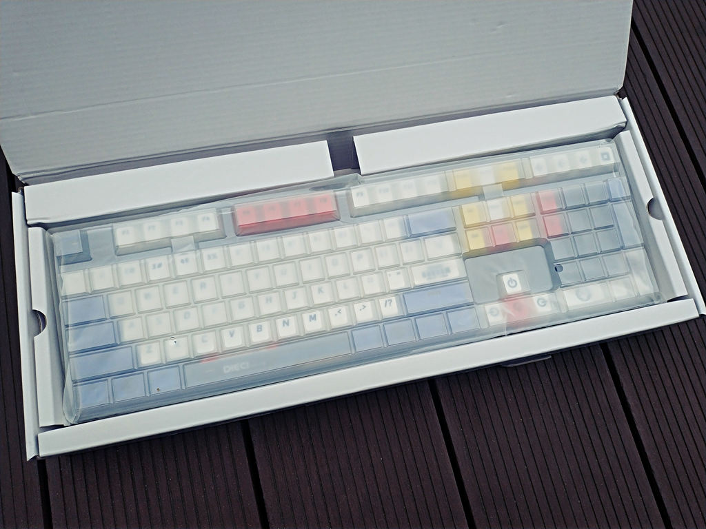 黑鲨5|帅气，好用：ikbc高达自由无线2.4Gcherry红轴