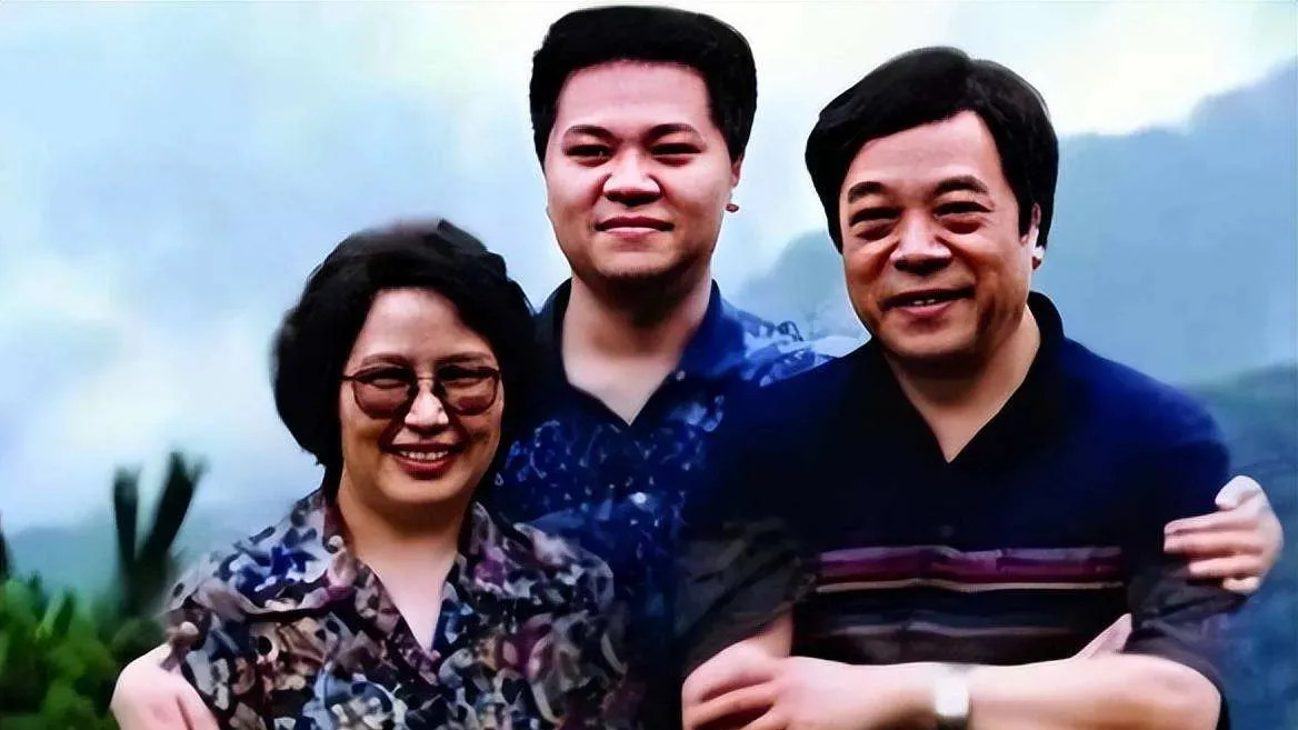 饶颖|饶颖：我是赵忠祥的情人，他折磨了我7年！张美珠：她说得可是真的？